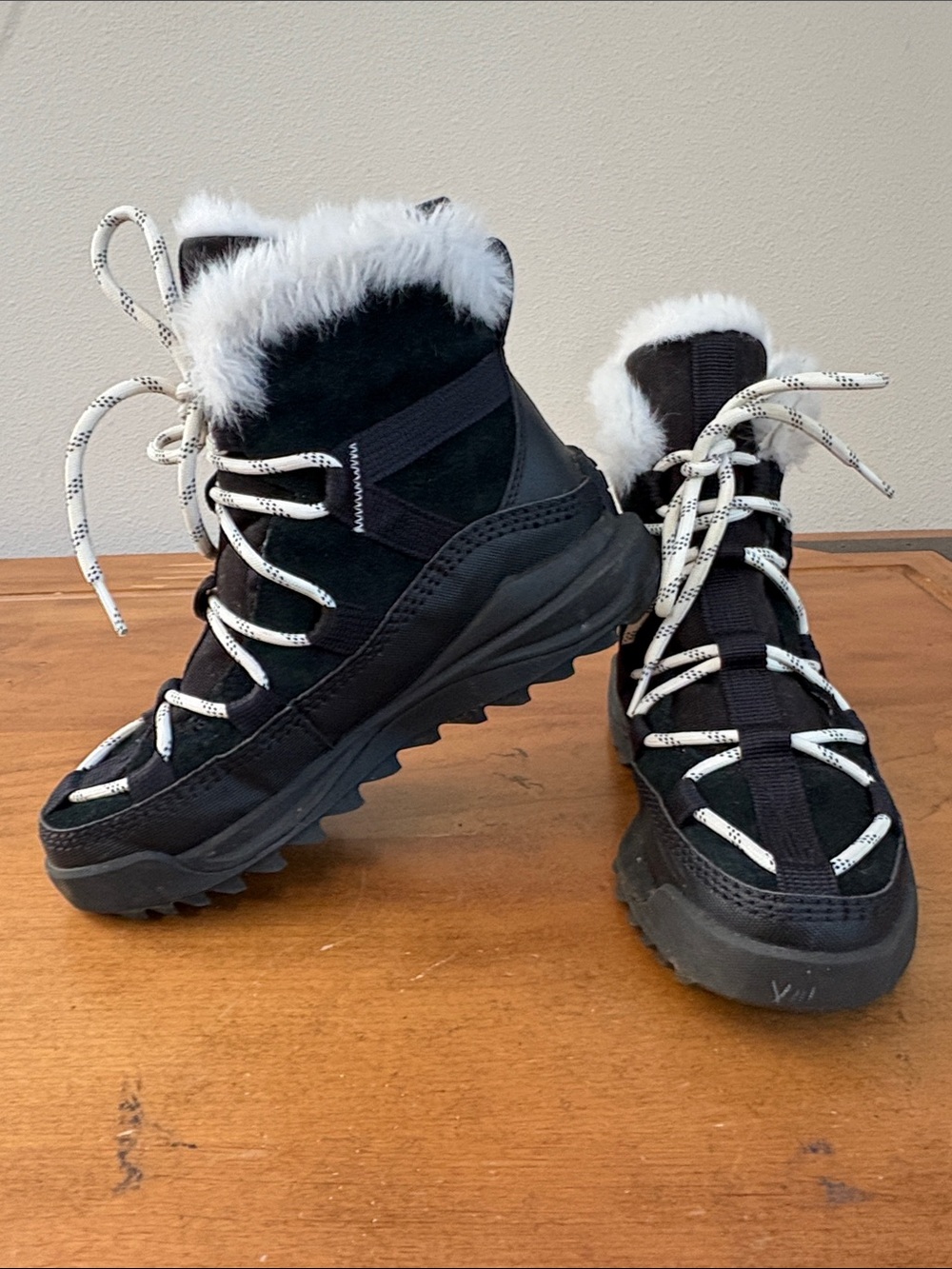 Sorel ONA RMX Glacy Black Winter WatLace-Up Boots with White Faux Fur Trim Size